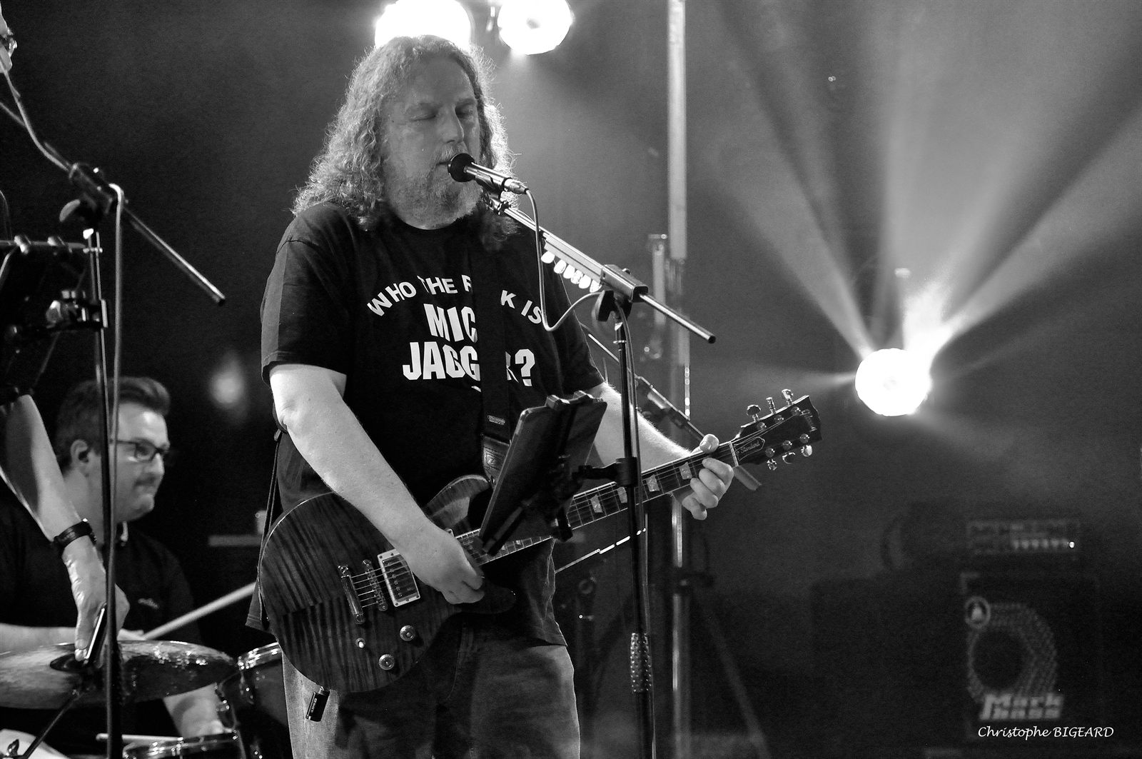 David au chant et à la guitare au Feel'in Fest