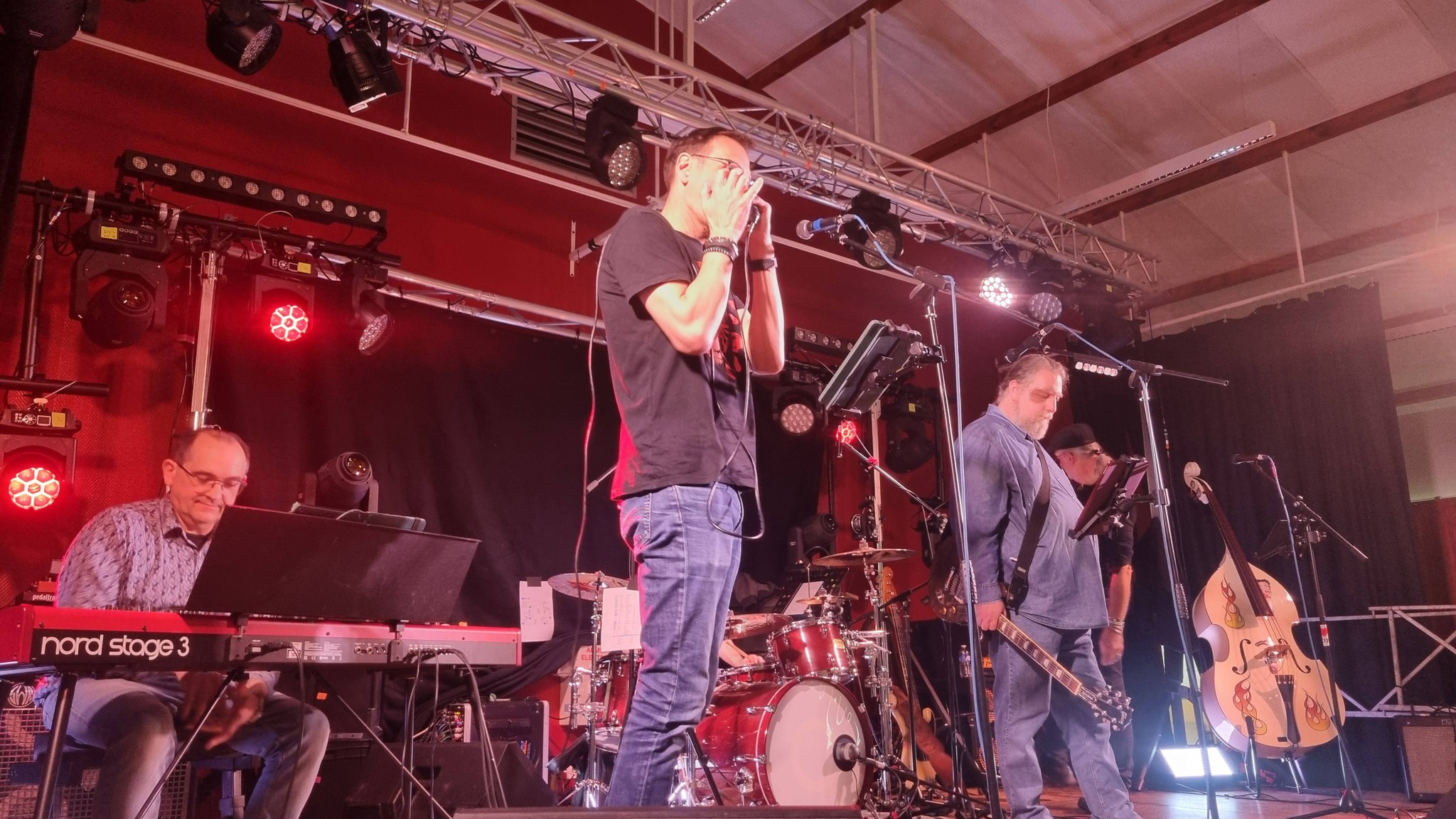 Groupe sur scène au feelin fest