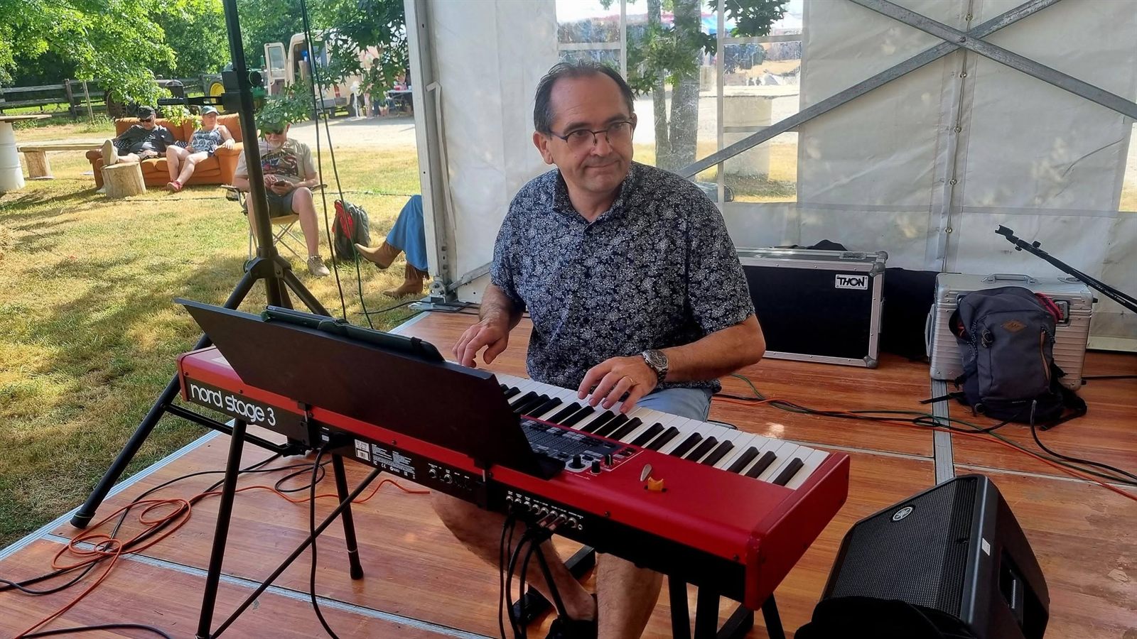 Jean-Michel au clavier au Festival Thomas'Ranch